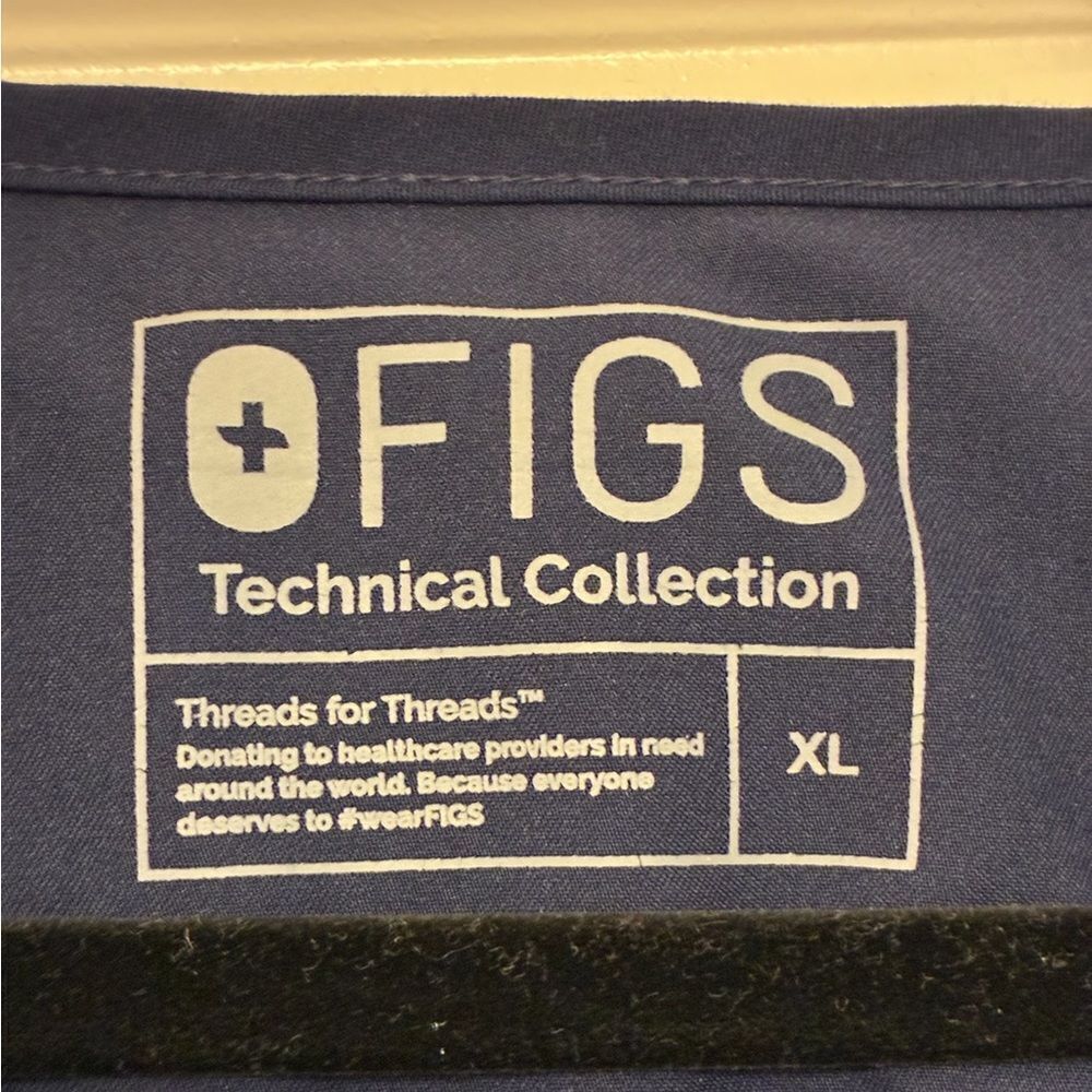 FIGS Catarina One-Pocket ScrubTop V-neck Shirt Classic Fit Slit Hem Navy Size XL - Picture 5 of 6